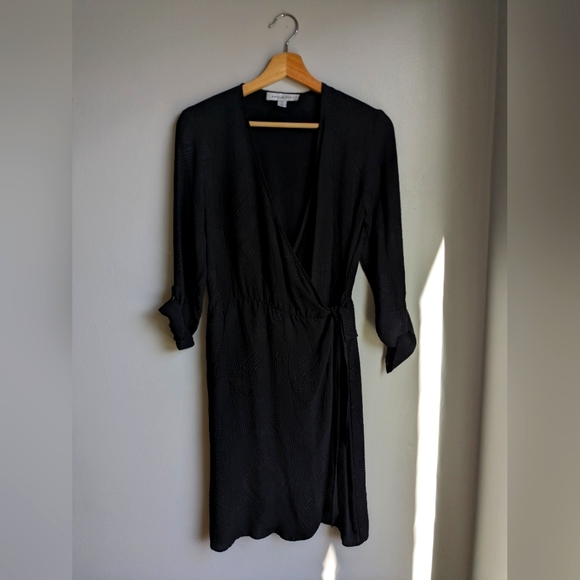 Amour Vert Dresses & Skirts - Amour Vert silk textured black wrap dress XS